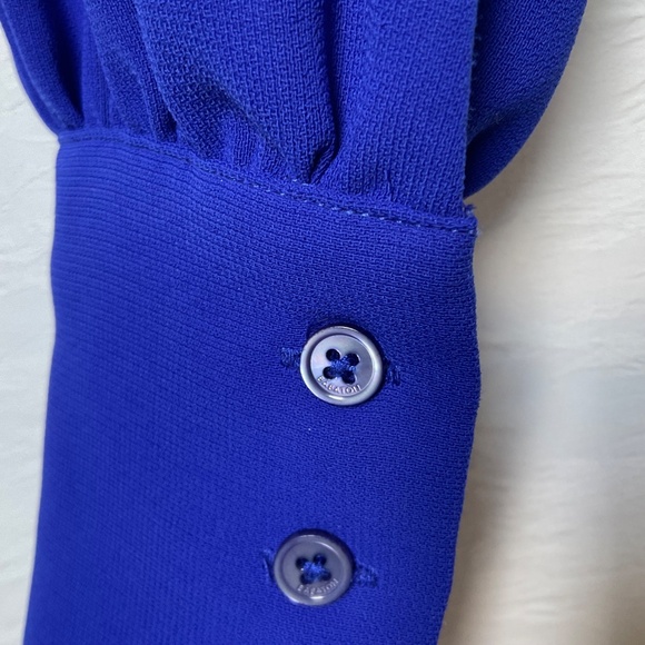 Aritzia Babaton Blouse Medium Blue Luxury Careerwear Long Sleeves Button Cuff XS - Picture 7 of 15